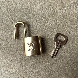 Louis Vuitton Lock & Key Set 🔐 Lock 321